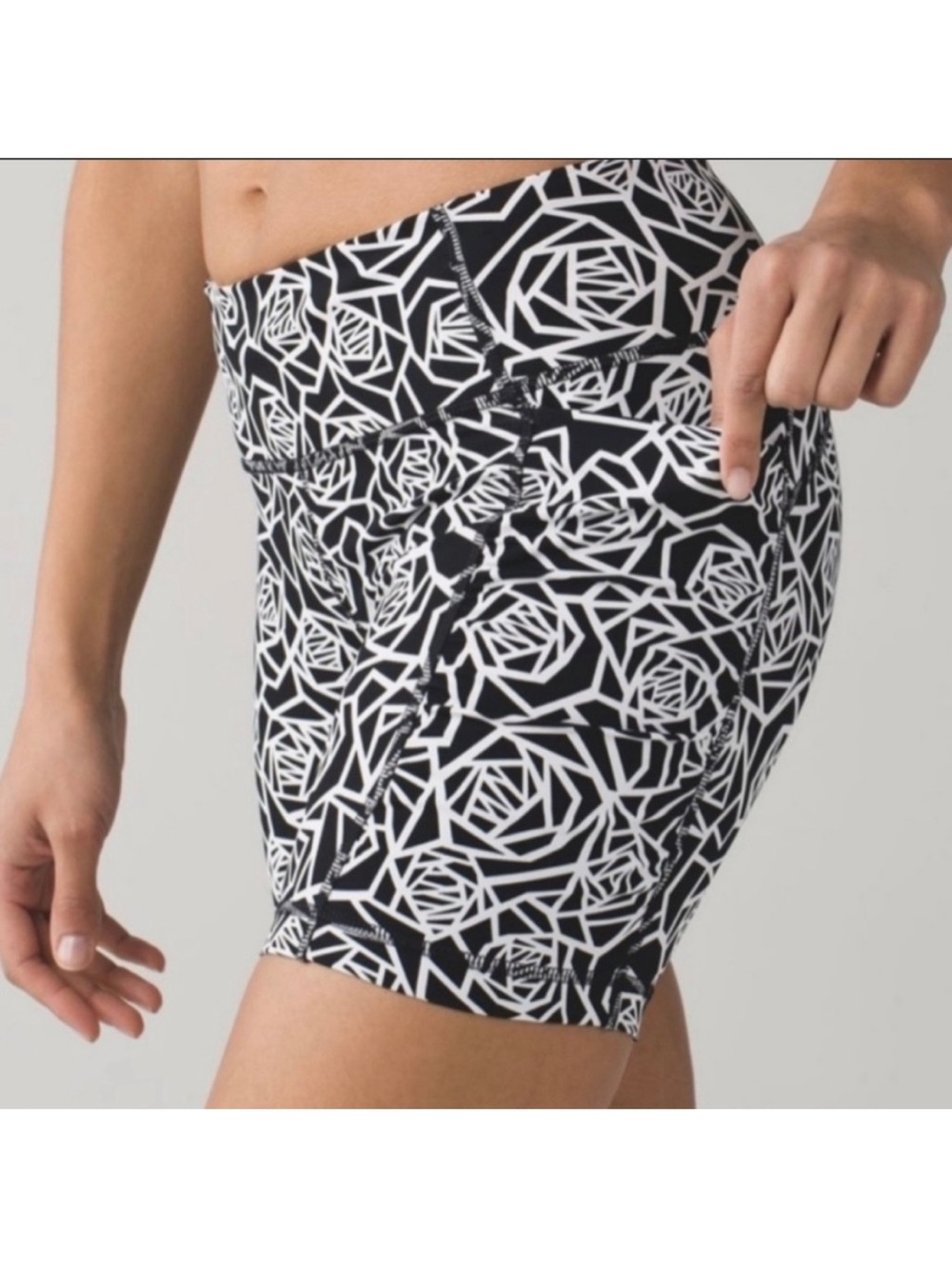 Lululemon Speed Track Short 4 Posey Black White / Miss Mosaic White